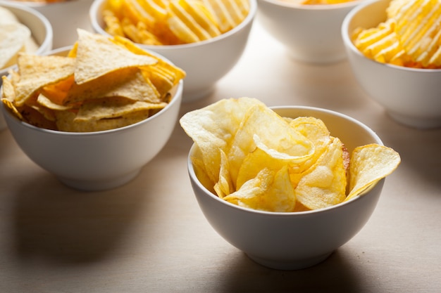 Potato chips in bowl on table