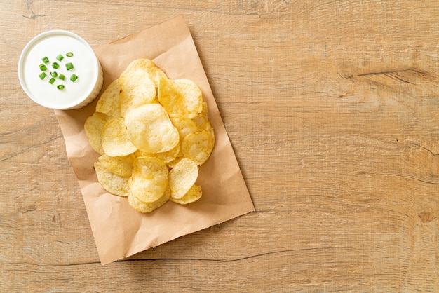 Patatine fritte con salsa di panna acida