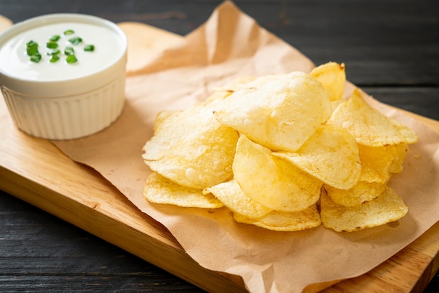 Potato chips with sour cream