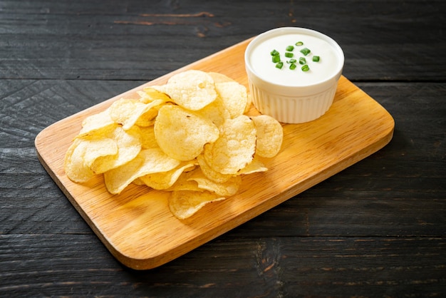 Potato chips with sour cream