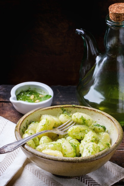 Foto gnocchi di patate al pesto