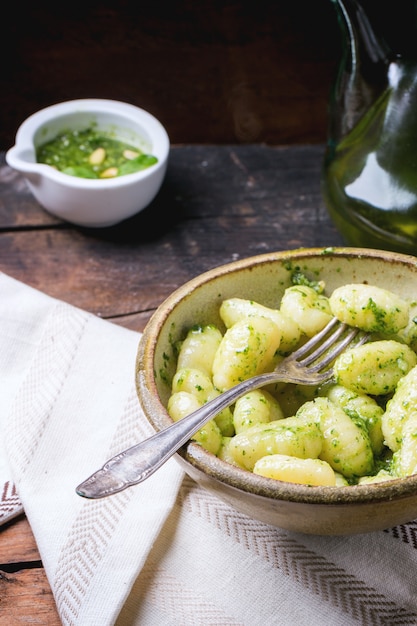 Foto gnocchi di patate al pesto