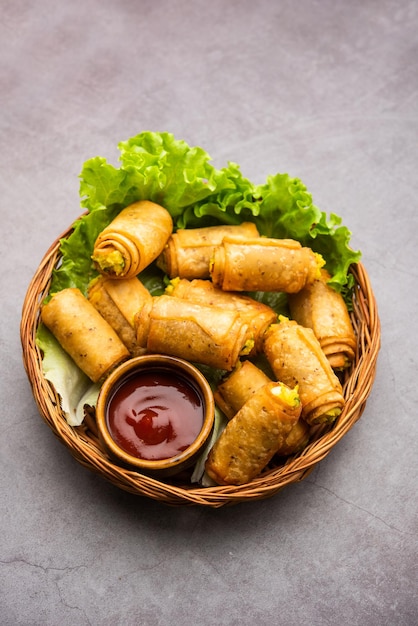 Premium Photo | Potato roll samosa with mashed aloo