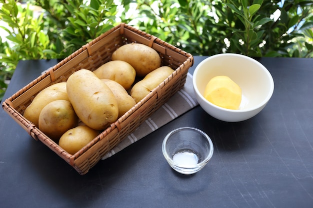 Photo potatoes in basket