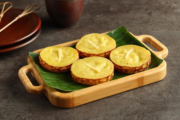 Potatoes mud cake of Kue lumpur is een snack gemaakt van aardappelen met een zoete smaak
