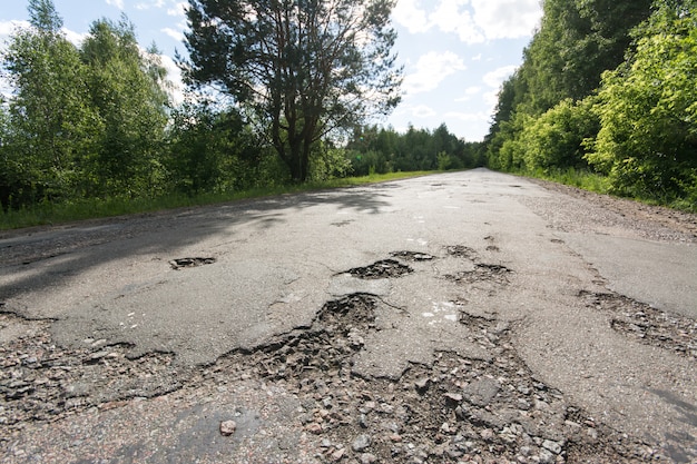 Фото Выбоины на дороге