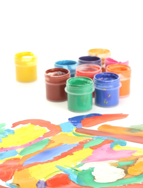 Foto potten met kleurrijke gouache met een heldere foto close-up