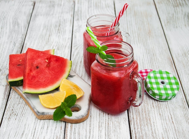 Potten met watermeloen smoothie