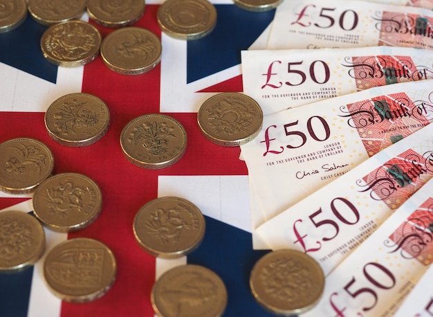 ポンド硬貨と紙幣、イギリスの旗