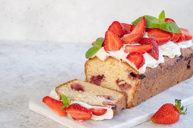 Pound di torta alla fragola e menta