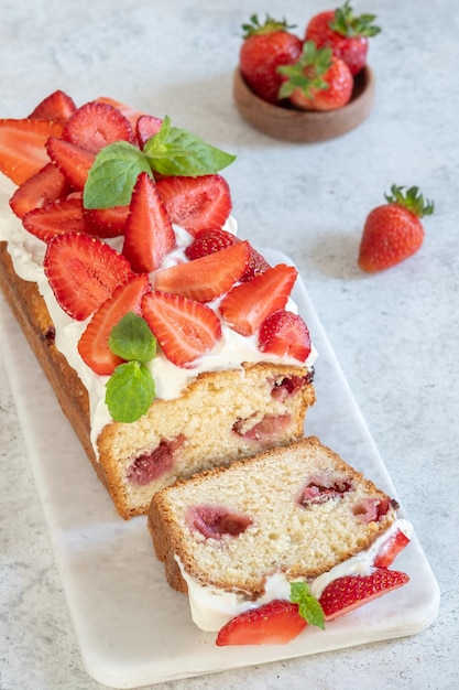 Pound loaf cake with strawberry and mint