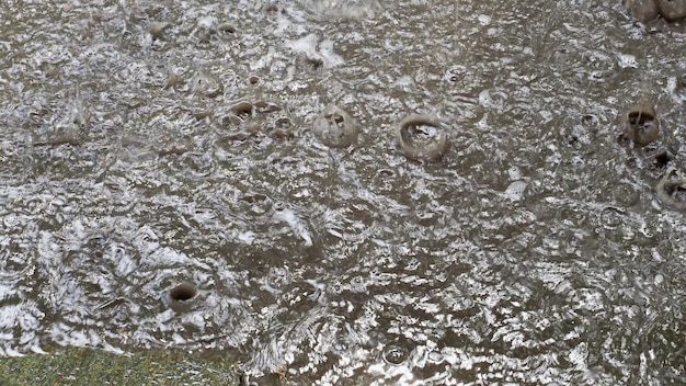 雨水テクスチャ背景を注ぐ