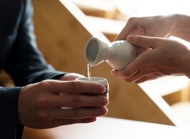 Photo pouring sake