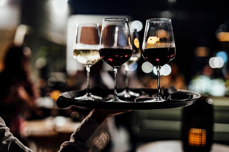 Photo pouring and serving champagne in a luxury social events like weddings and party