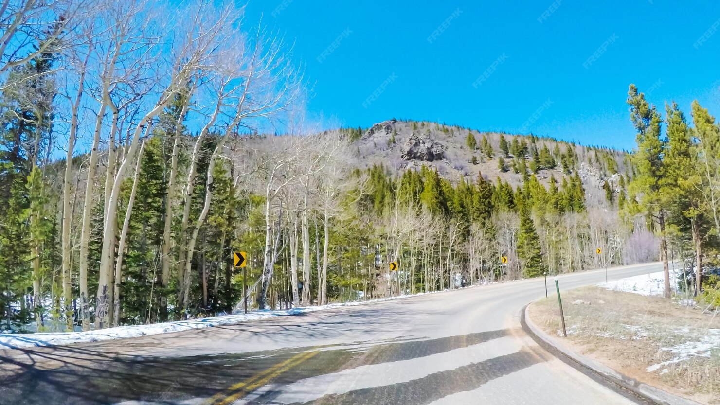 Premium Photo Pov point of view driving through rocky mountain national park in the spring.