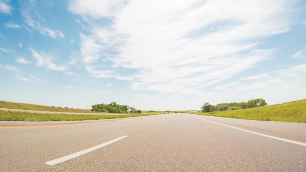 Pov-standpunt - reizen naar het oosten op interstate highway 70.