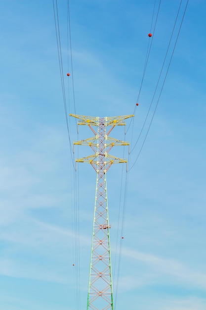 Power distribution tower cable