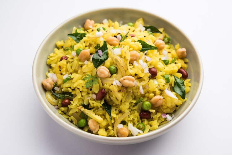 Photo power kabuli chana poha or protein rich choley pohe, popular maharashtrian, indian breakfast recipe, selective focus