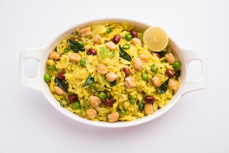 Photo power kabuli chana poha or protein rich choley pohe, popular maharashtrian, indian breakfast recipe, selective focus