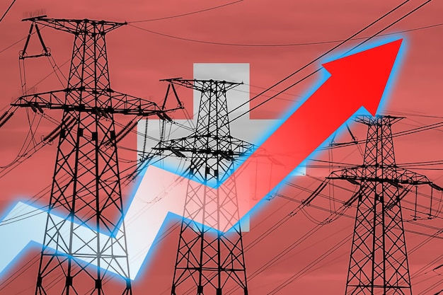 電力線とスイスの国旗 エネルギー危機 世界的なエネルギー危機の概念