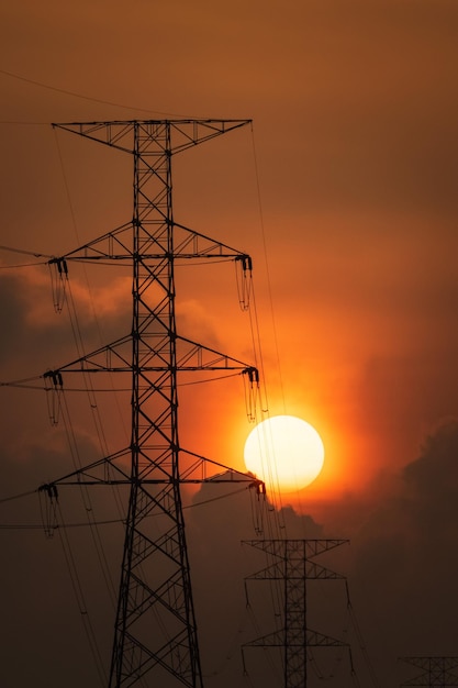 Power Line op zonsondergang hemel