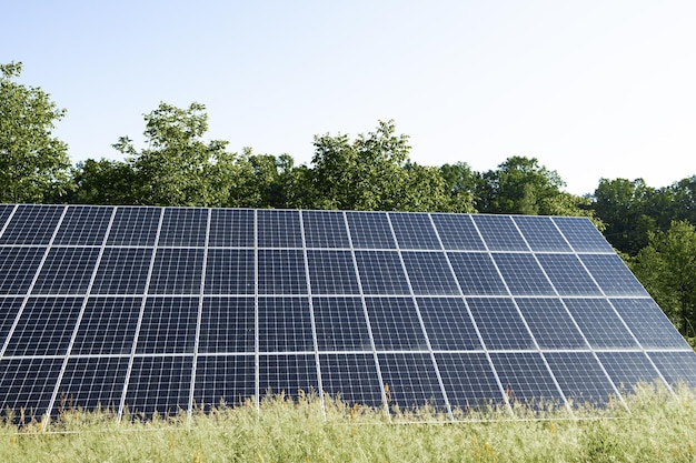 太陽が再生可能な太陽エネルギーを利用している発電所