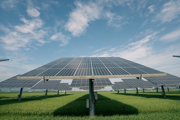 Power plant using renewable solar energy