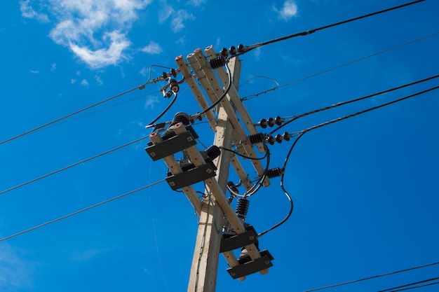 電源ポールと電源ライン