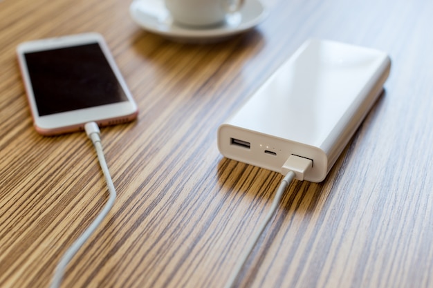 powerbank charging a smartphone
