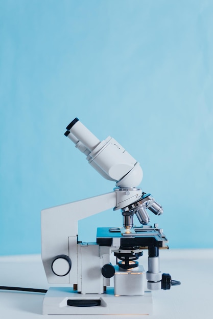 Powerful scientific laboratory microscope with multiple lenses