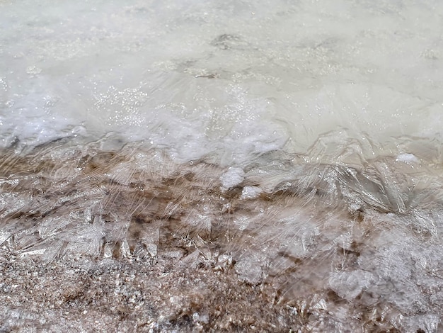 Pozas de sal cuajada en la costa del Mediterraneo