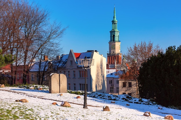 晴れた冬の日にポズナン旧市街のポズナン市庁舎 ポズナン ポーランド