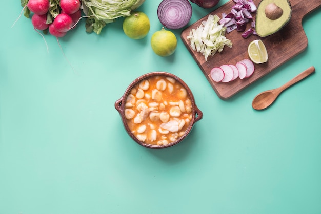 Alimento messicano tipico rosso di pozole