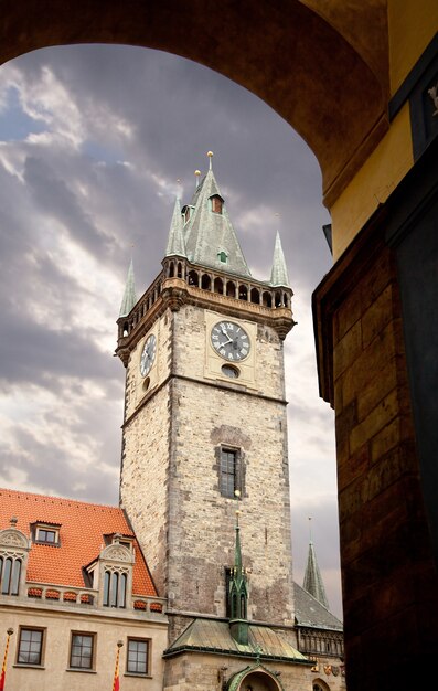 Praag, astronomische klokkentoren in de oude stad.