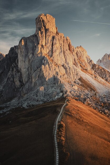 Prachtig berglandschap avontuur reisbestemming natuur prachtig bos