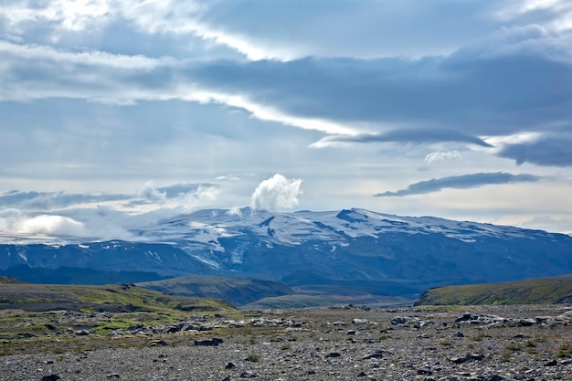 Prachtig berglandschap in IJsland. Natuur en plekken voor heerlijke reizen