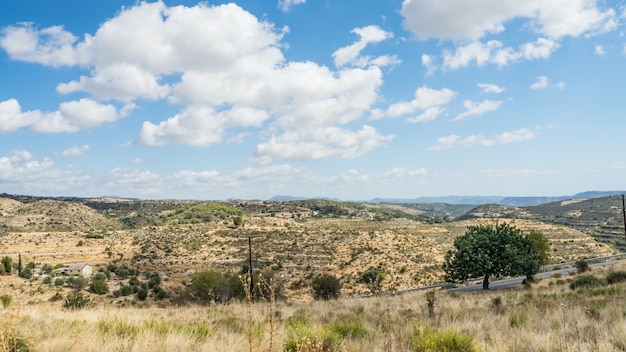 Prachtig berglandschap op een zonnige dag, Cyprus.