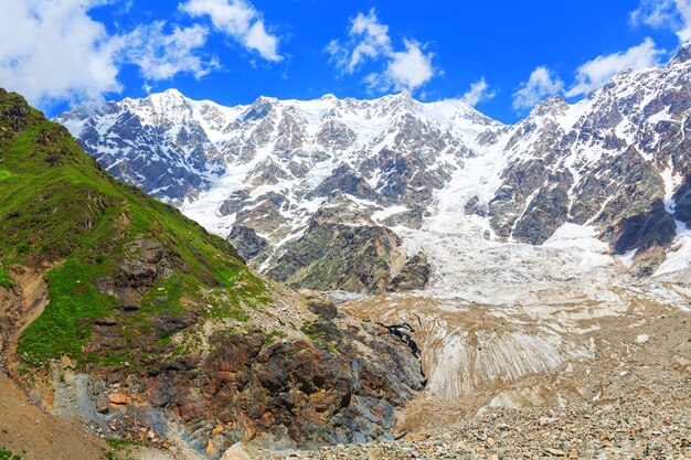 Prachtig berglandschap van Svaneti, Georgië.