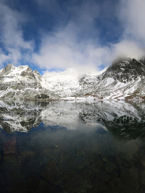 Foto prachtig bergmeer in hoge tatra