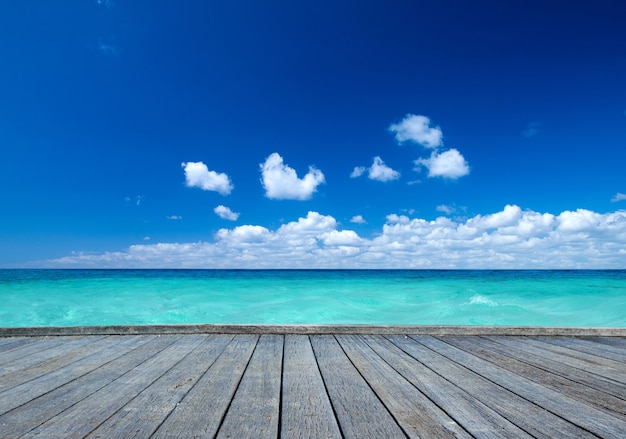 Prachtig blauw Caribisch zeestrand