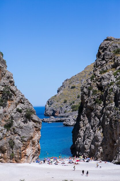 Prachtig blauw helder zeewater in Mallorca Spanje Zomer landschap