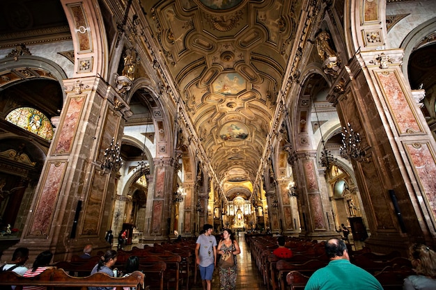Prachtig gouden interieur van de Santiago Metropolitan Cathedral in La Plaza de Armas (Armas Square) in