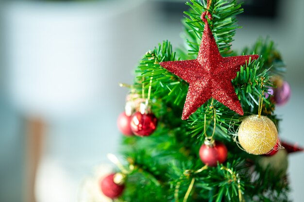 Prachtig Kerst Versierde bokeh achtergrond Interieur Met Een Kerstboom