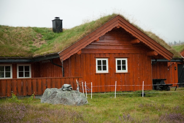 Prachtig landhuis in Noorwegen. Droomhuisje in de natuur.