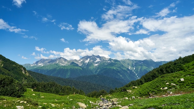 Prachtig landschap op de berg met mooie lucht, Achisho, Sochi