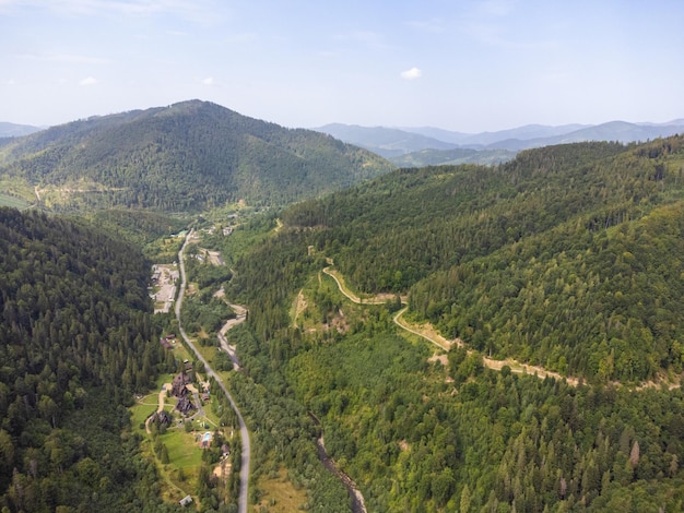 Prachtig landschap van bergen. Luchtfoto