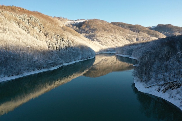 Prachtig landschap van het reservoir Starina in het nationale park Poloniny