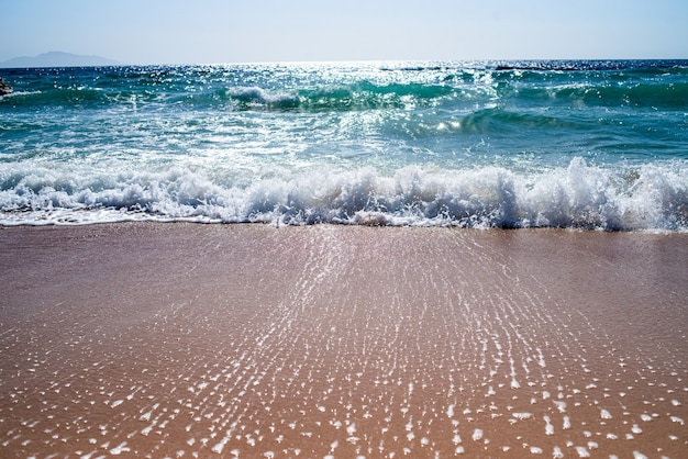 Prachtig landschap van het zand en de zee