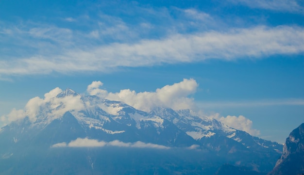 Prachtig lentelandschap van Zwitserland