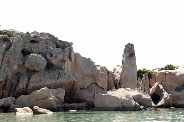 Prachtig mediterraan strandlandschap met turkoois helder water op het eiland Sardinië